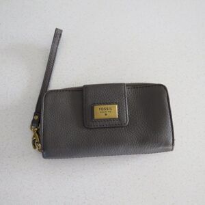 Genuine Fossil Women’s Wallet Gray Zip Around Wristlet